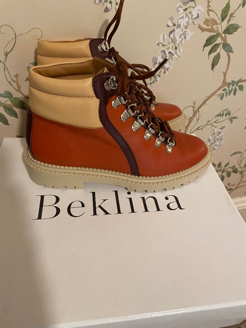 NWT Beklina Hiking Boot- Gourd/Umber (size 6)